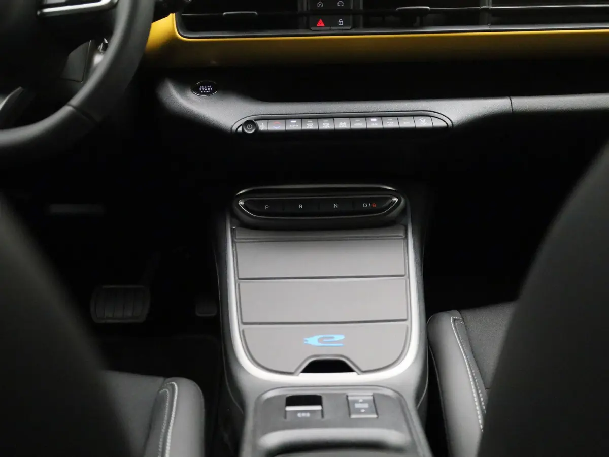 Longitude 54 kWh | Navigatie | Camera | Stoelverwarming | Parkeersensoren Voor/Achter | Apple Carplay&Android Auto