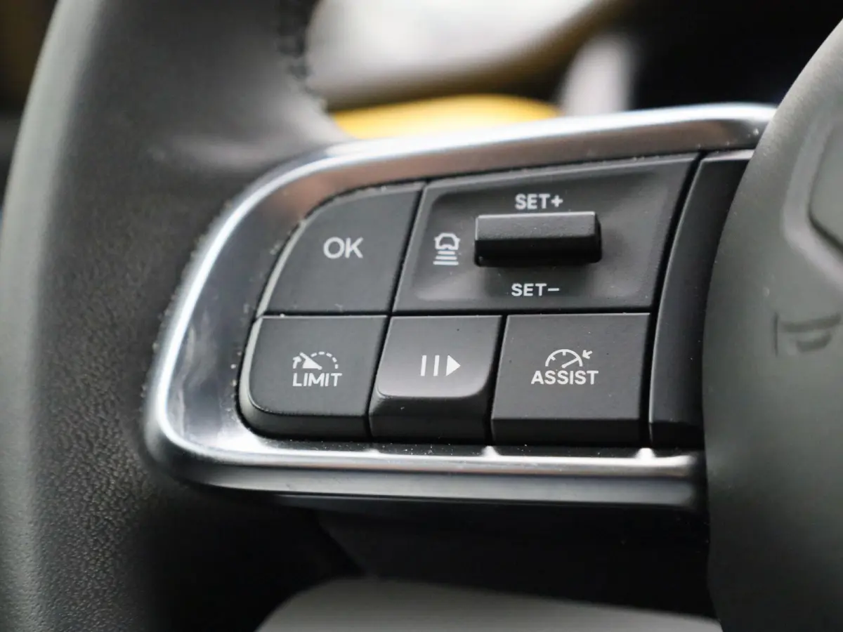 Longitude 54 kWh | Navigatie | Camera | Stoelverwarming | Parkeersensoren Voor/Achter | Apple Carplay&Android Auto