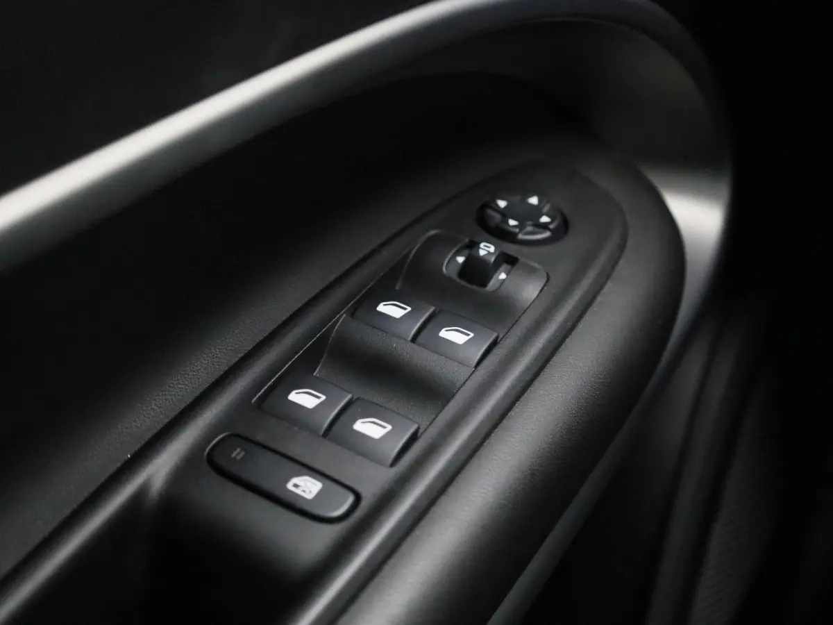 Longitude 54 kWh | Navigatie | Camera | Stoelverwarming | Parkeersensoren Voor/Achter | Apple Carplay&Android Auto