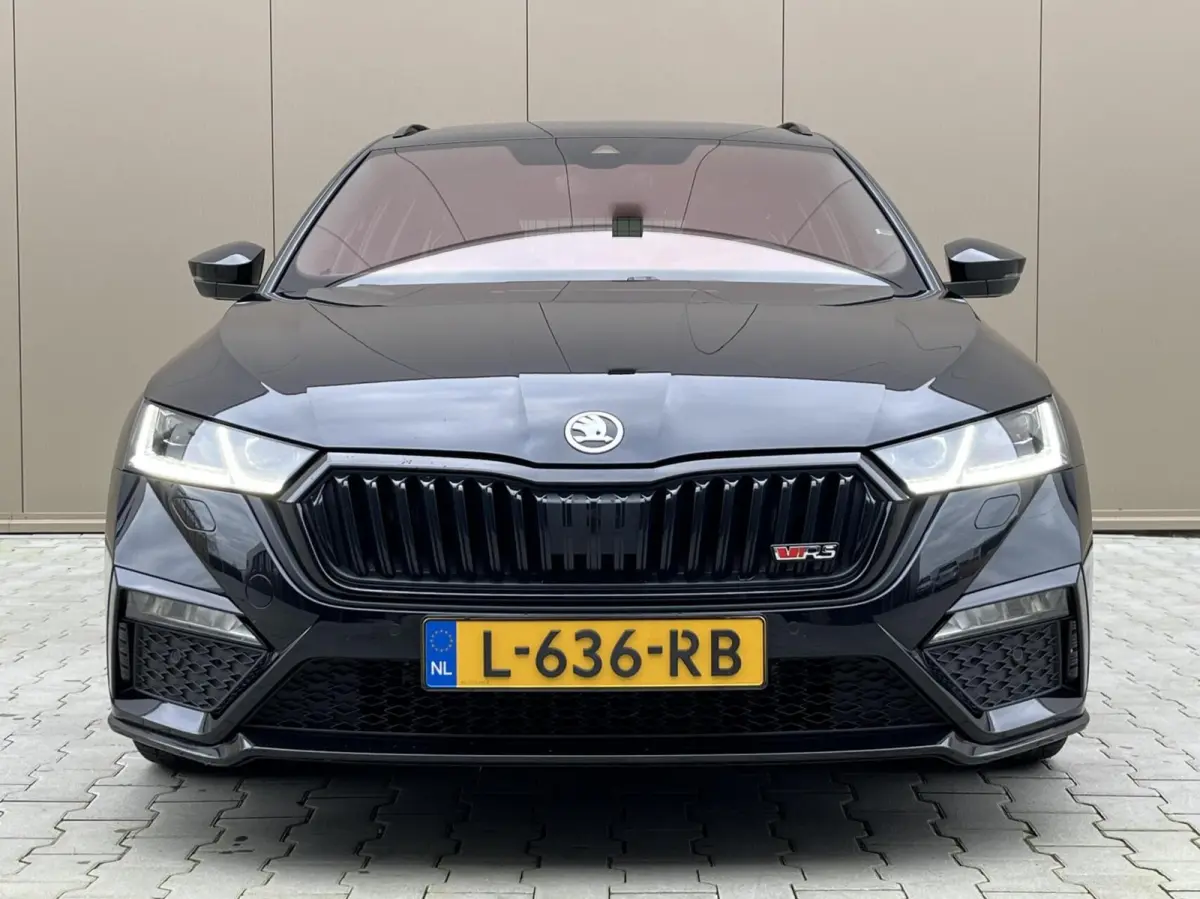 RS 245pk | DCC | 19” | Pano | Head up | Leder Alcantara