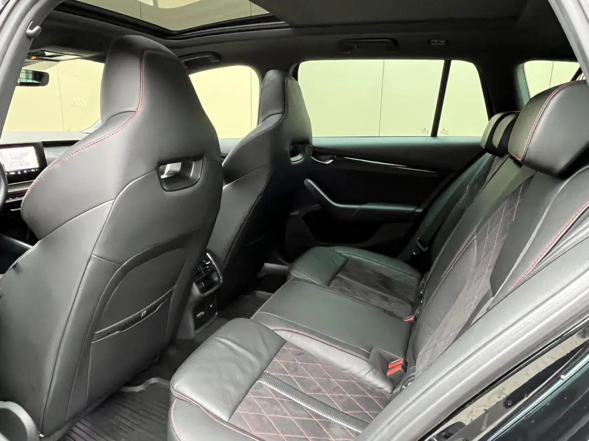 RS 245pk | DCC | 19” | Pano | Head up | Leder Alcantara