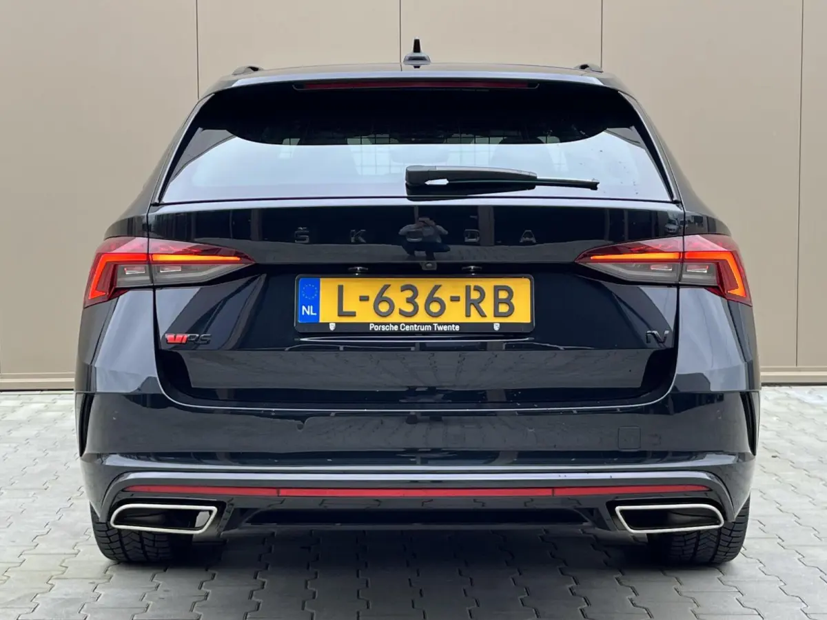 RS 245pk | DCC | 19” | Pano | Head up | Leder Alcantara