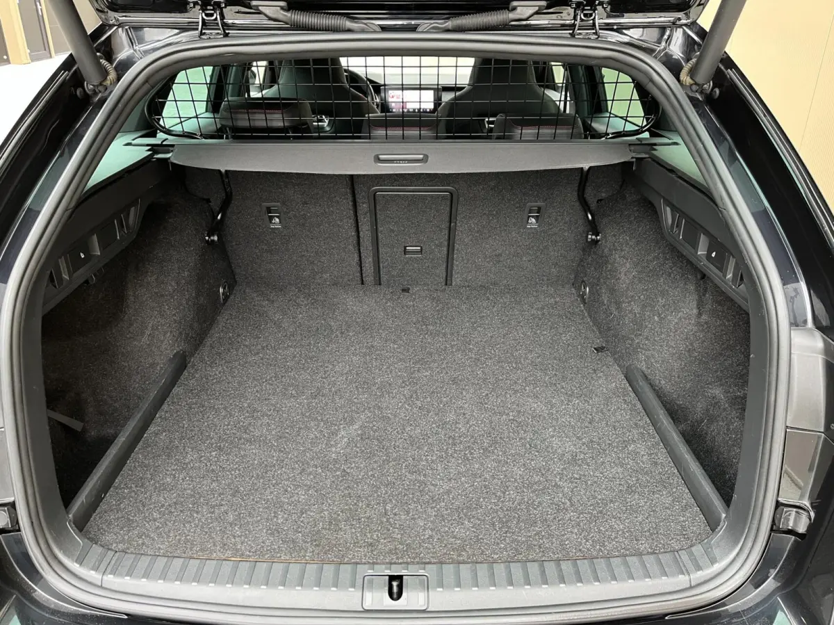 RS 245pk | DCC | 19” | Pano | Head up | Leder Alcantara
