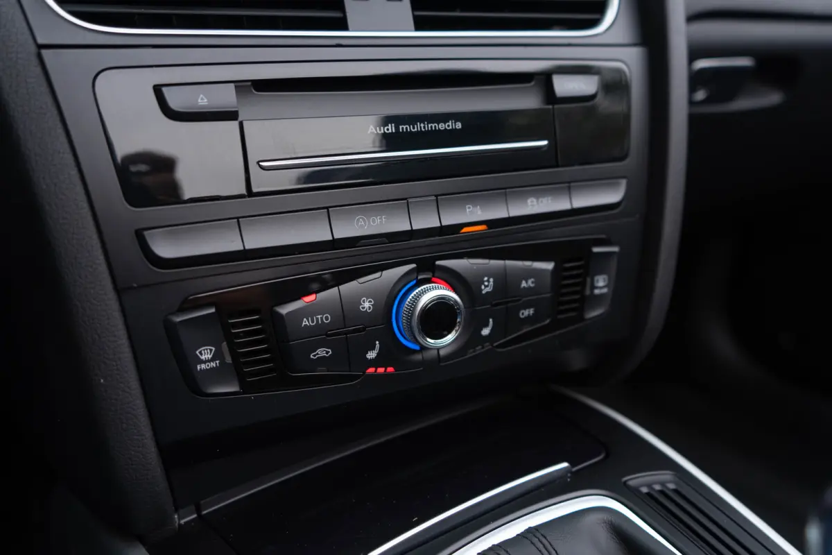 1.8 TFSI / S-line/ Stoelverwarming/ Audi Sound/ 19 Inch Velgen/