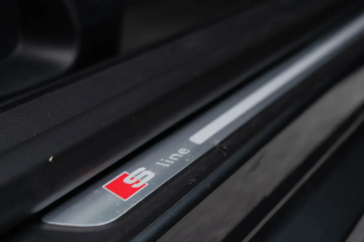 1.8 TFSI / S-line/ Stoelverwarming/ Audi Sound/ 19 Inch Velgen/