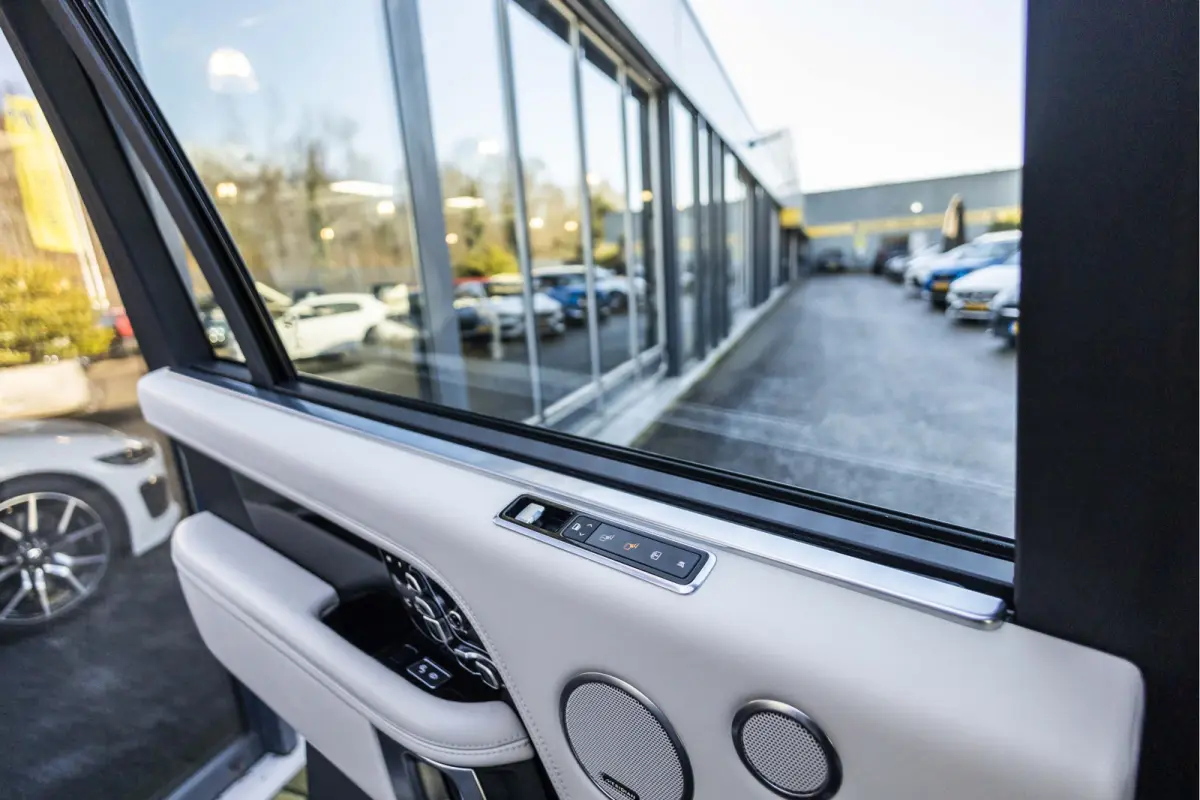 2.0 P400e LWB Autobiography