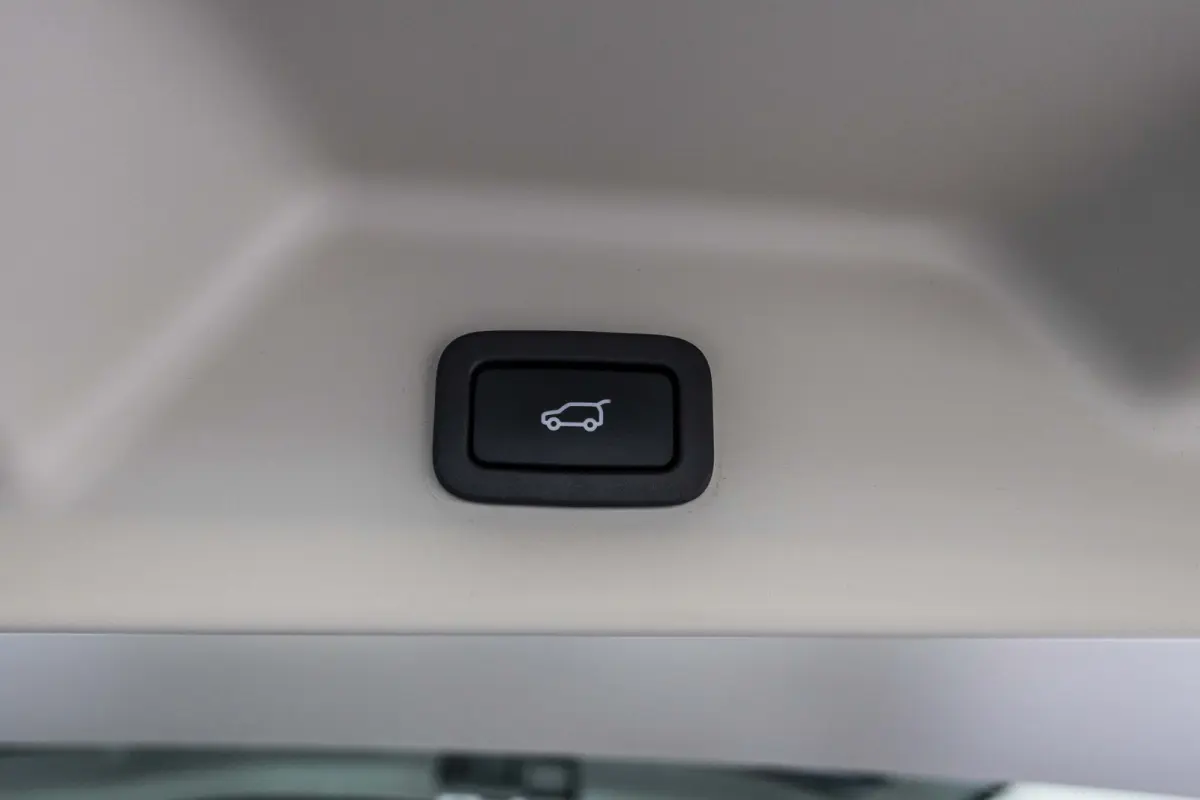2.0 P400e LWB Autobiography