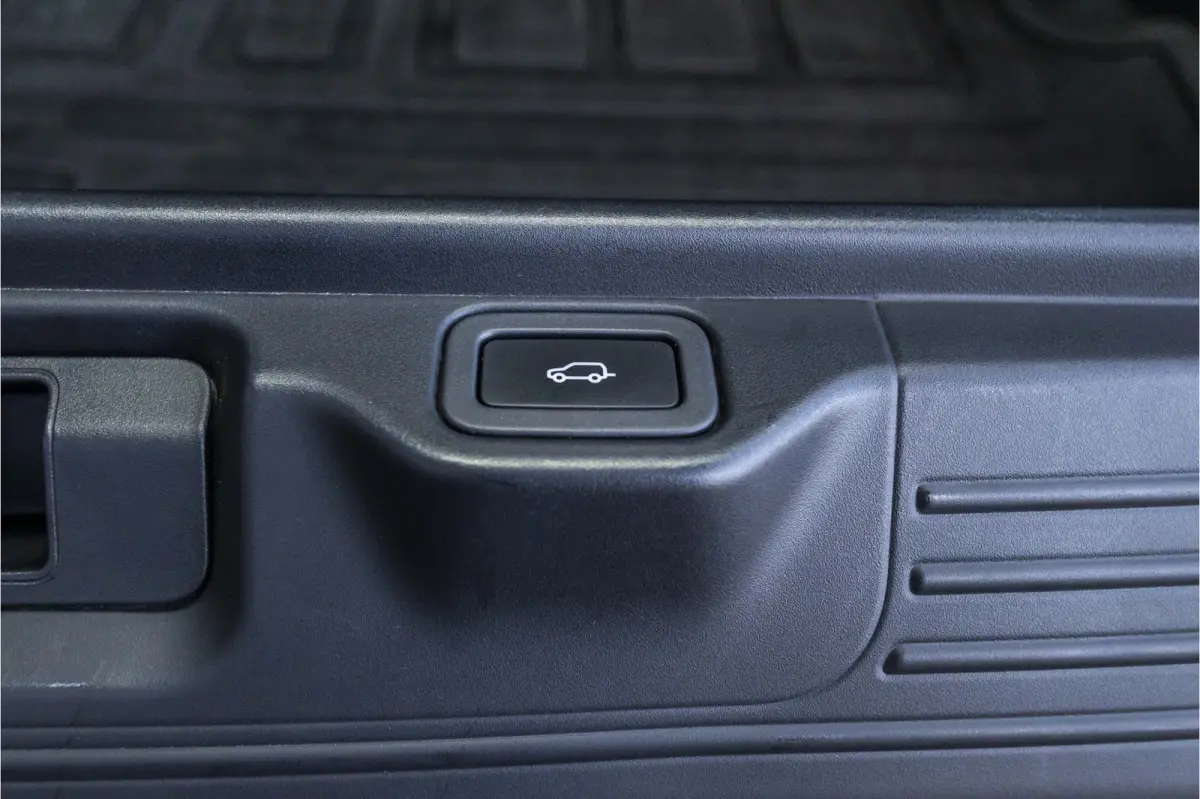 2.0 P400e LWB Autobiography