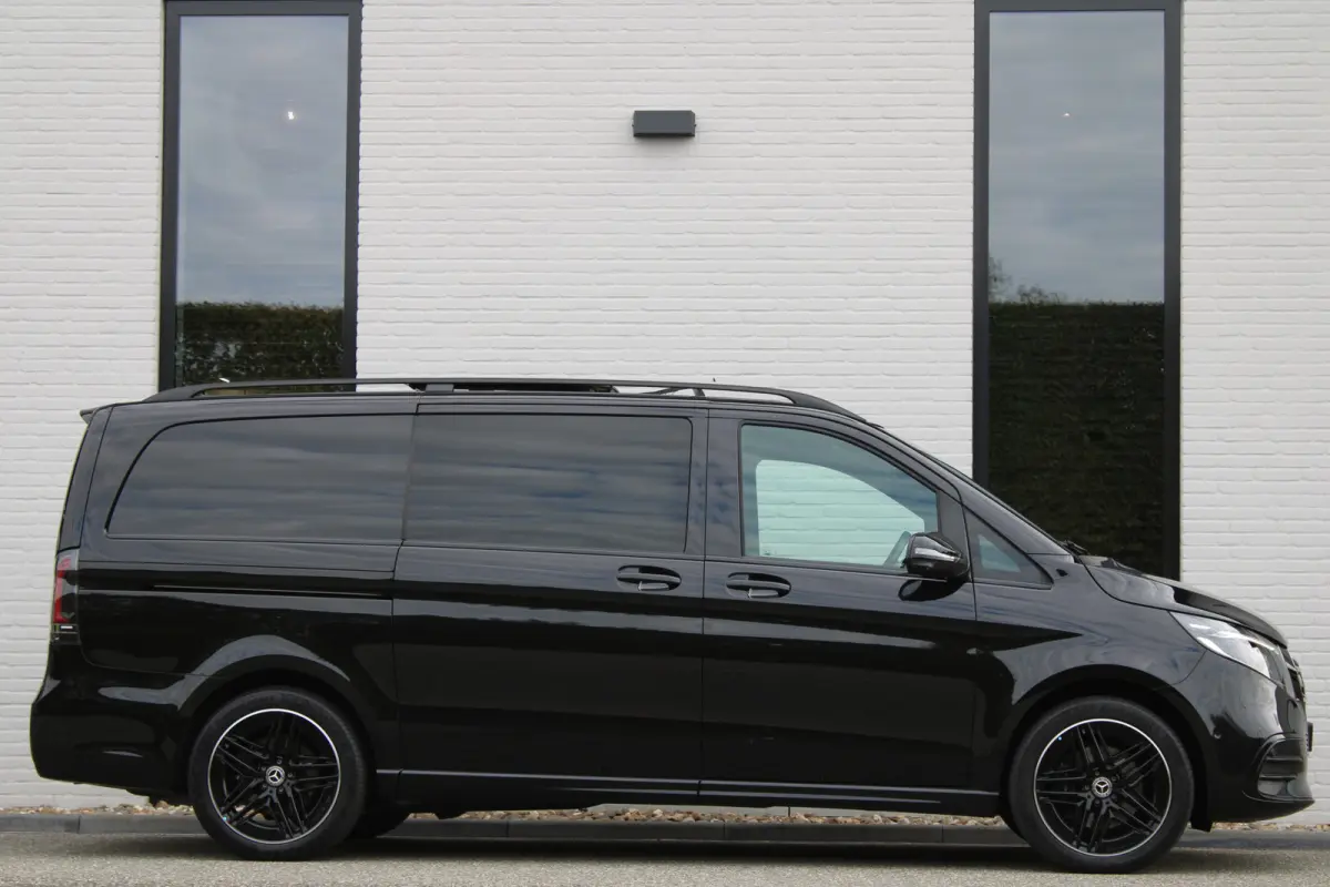 300d / AMG / Exclusive / DC / 4-matic / Luchtvering / Pano / Elec Stoelen / Burmester / Vol Opties / NIEUWSTAAT.