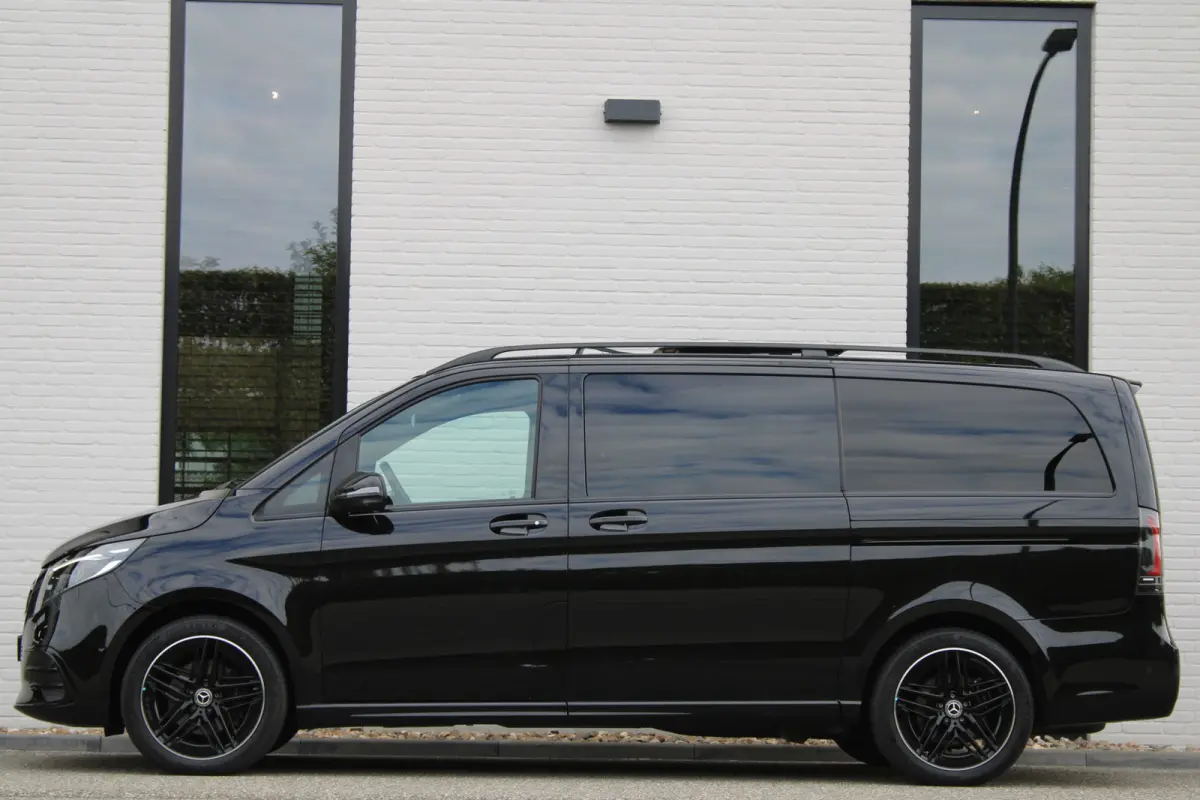 300d / AMG / Exclusive / DC / 4-matic / Luchtvering / Pano / Elec Stoelen / Burmester / Vol Opties / NIEUWSTAAT.