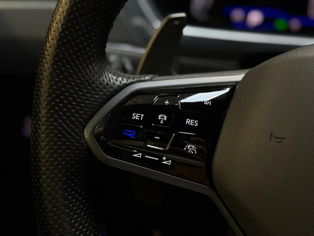 2.0 TSI R 4Motion PANO|AKRA|MEMORY|KEYLESS|TREKHAAK|IQ LIGHTS|VIRTUAL|CARPLAY|SFEERVERLICHTING|320PK|BOMVOL!