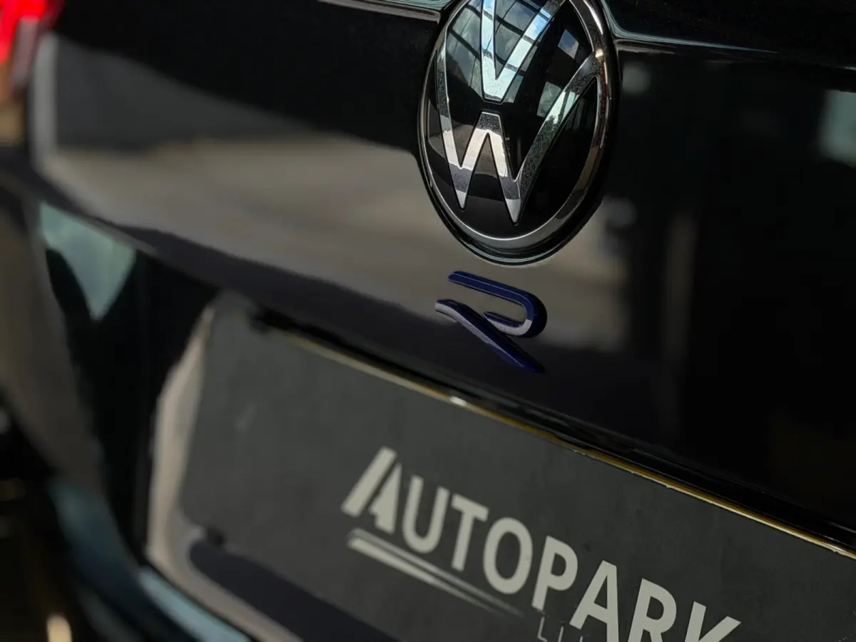 2.0 TSI R 4Motion PANO|AKRA|MEMORY|KEYLESS|TREKHAAK|IQ LIGHTS|VIRTUAL|CARPLAY|SFEERVERLICHTING|320PK|BOMVOL!