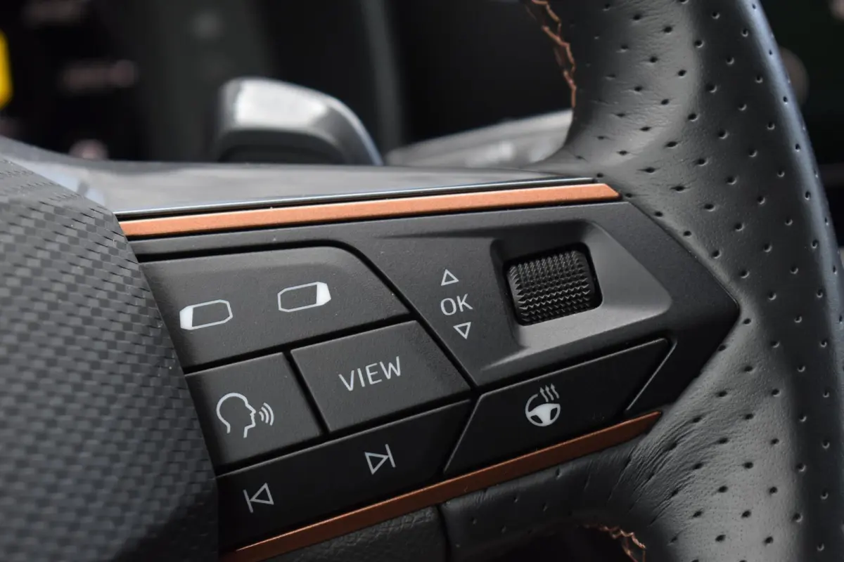 1.4 e-Hybrid VZ Business Pano XLNavi