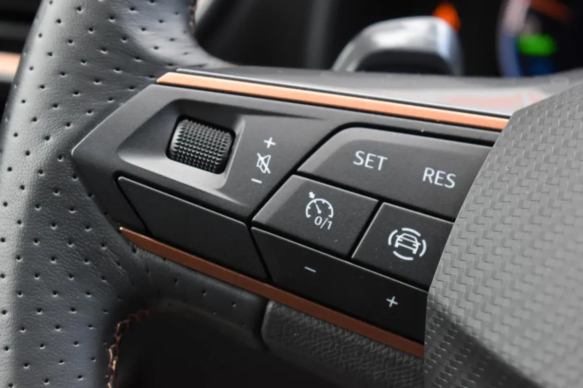 1.4 e-Hybrid VZ Business Pano XLNavi