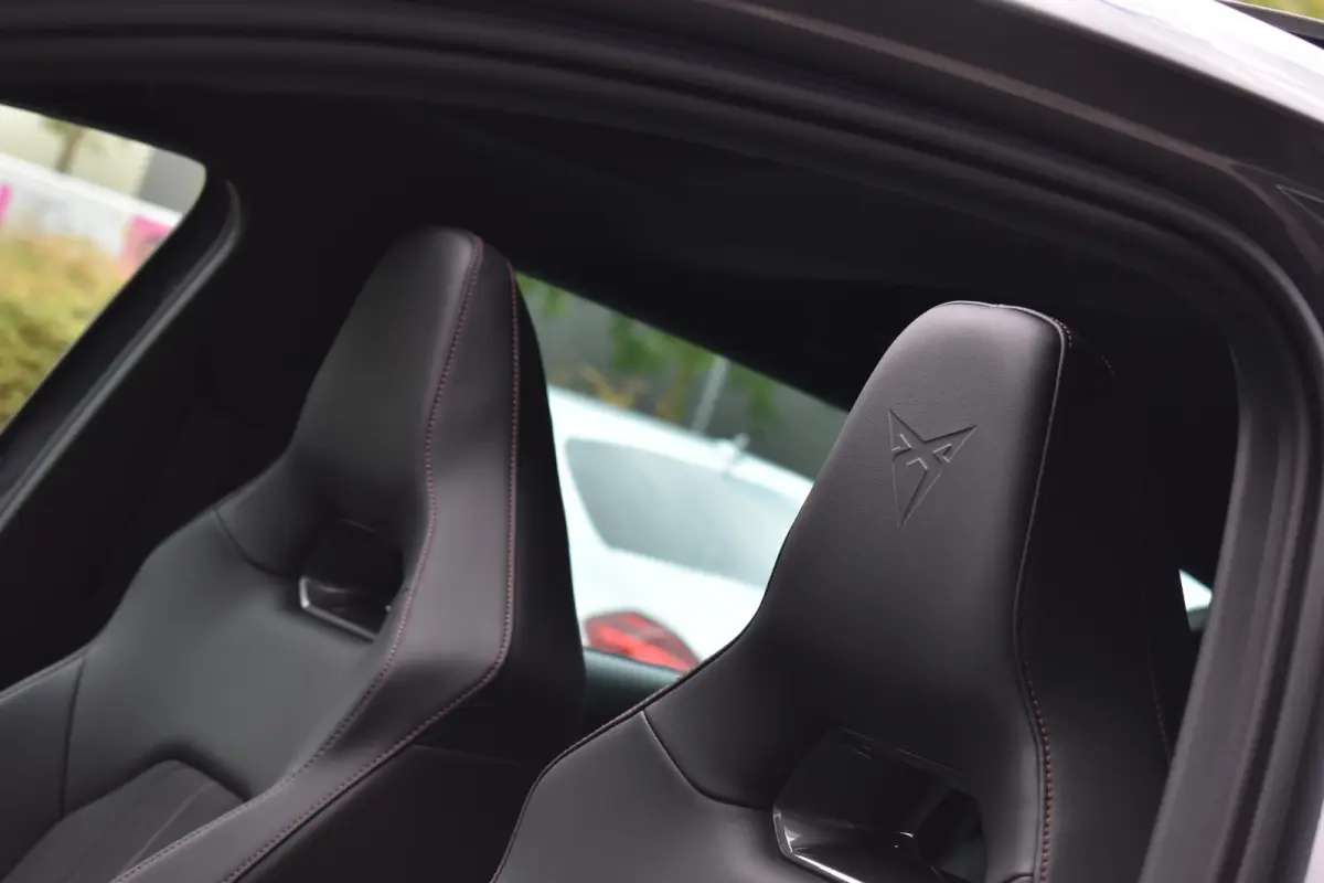 1.4 e-Hybrid VZ Business Pano XLNavi