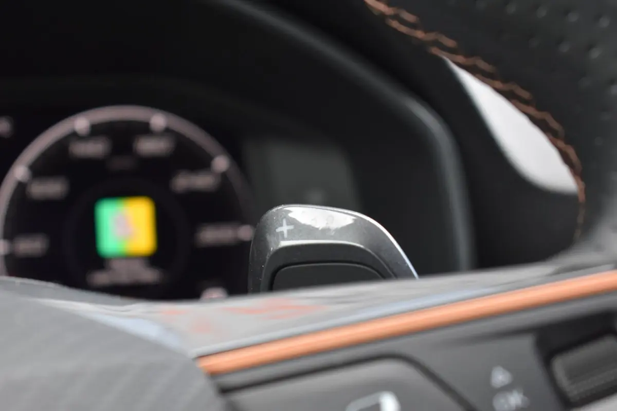 1.4 e-Hybrid VZ Business Pano XLNavi