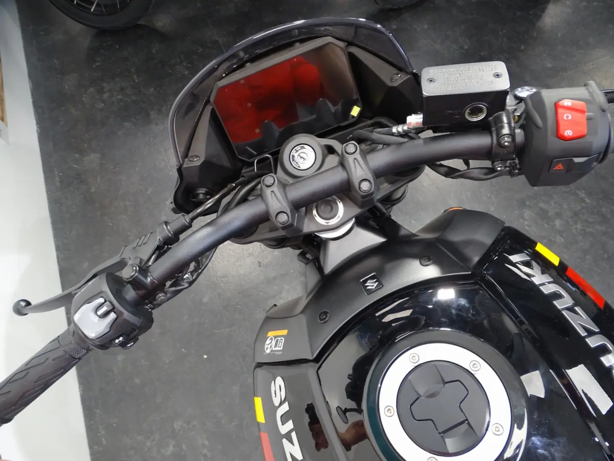 GSX-8TT