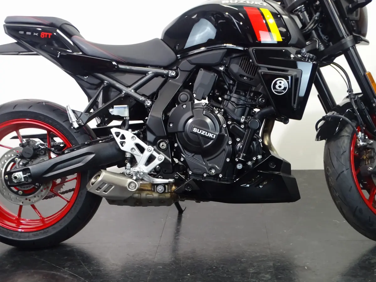 GSX-8TT