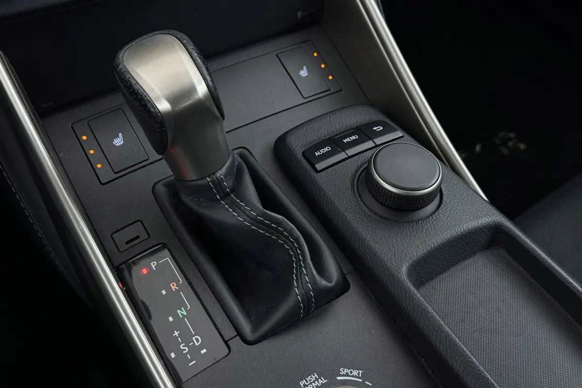 300h F Sport Line | Trekhaak | Elek stoelverstelling | Navigatie | Stoelverwarming |