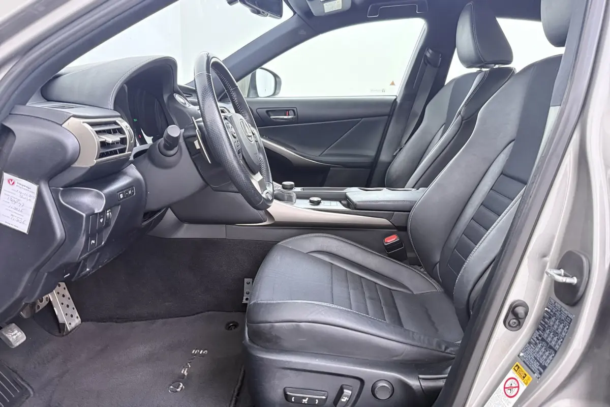 300h F Sport Line | Trekhaak | Elek stoelverstelling | Navigatie | Stoelverwarming |