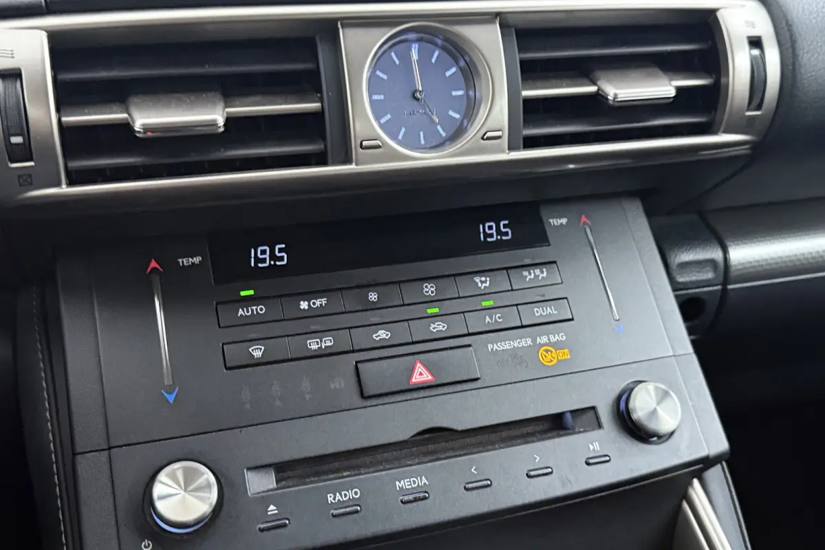 300h F Sport Line | Trekhaak | Elek stoelverstelling | Navigatie | Stoelverwarming |