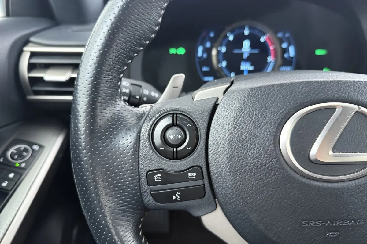 300h F Sport Line | Trekhaak | Elek stoelverstelling | Navigatie | Stoelverwarming |