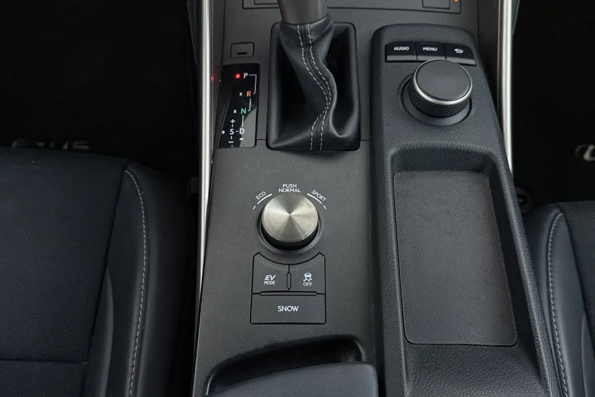 300h F Sport Line | Trekhaak | Elek stoelverstelling | Navigatie | Stoelverwarming |
