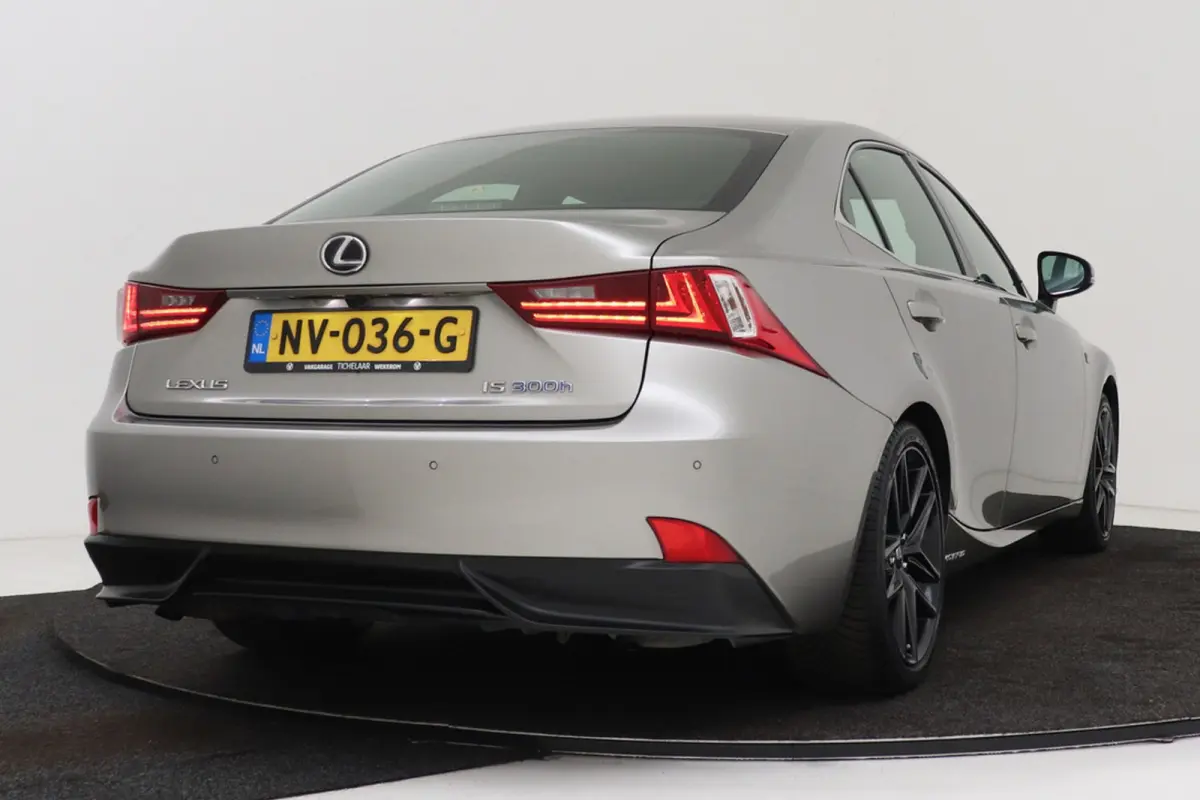 300h F Sport Line | Trekhaak | Elek stoelverstelling | Navigatie | Stoelverwarming |