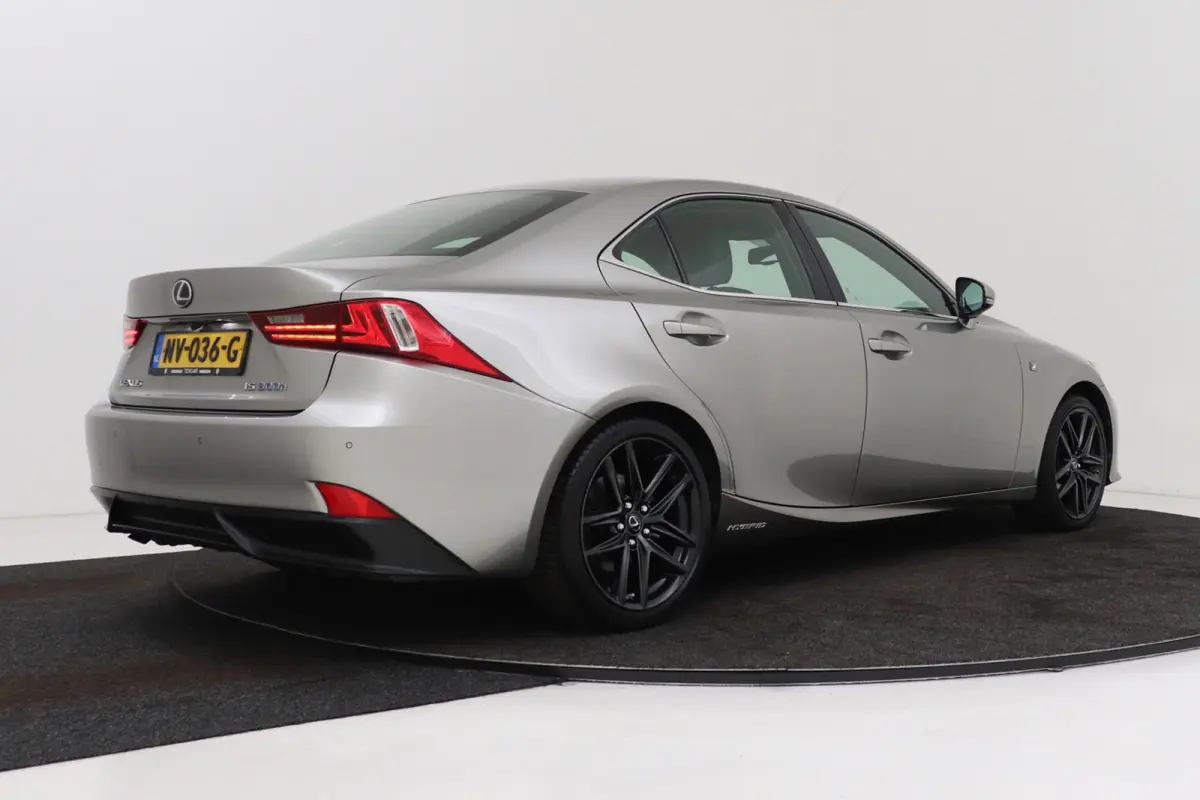 300h F Sport Line | Trekhaak | Elek stoelverstelling | Navigatie | Stoelverwarming |