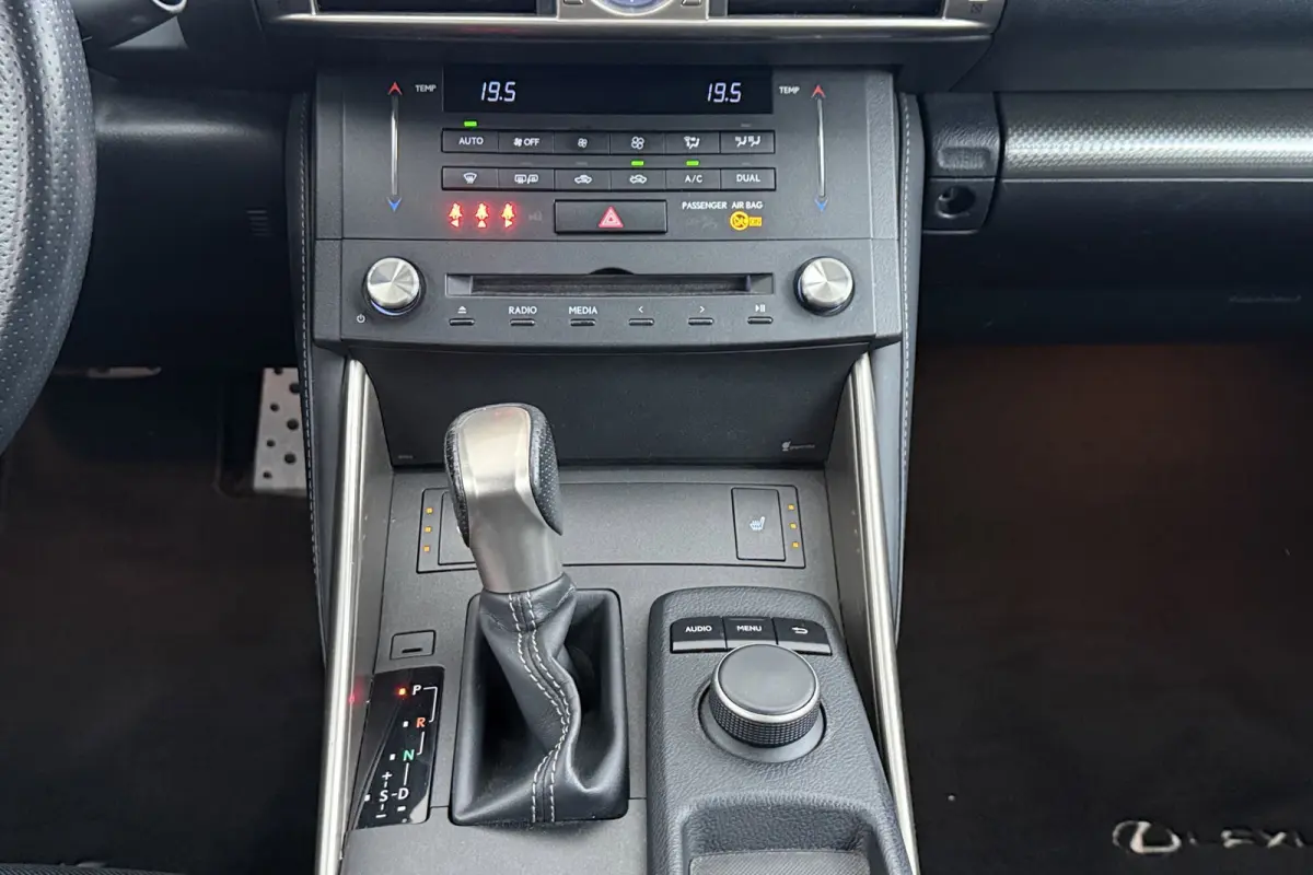 300h F Sport Line | Trekhaak | Elek stoelverstelling | Navigatie | Stoelverwarming |