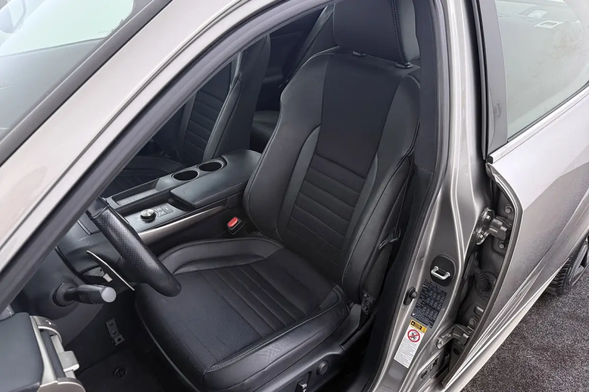 300h F Sport Line | Trekhaak | Elek stoelverstelling | Navigatie | Stoelverwarming |