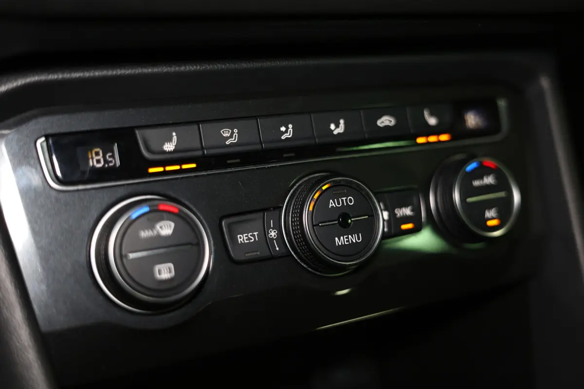 1.4 TSI ACT Highline SPORTLEDER CARPLAY NAVI CLIMA PDC LANE EL.STOEL+VW MEMORY '16