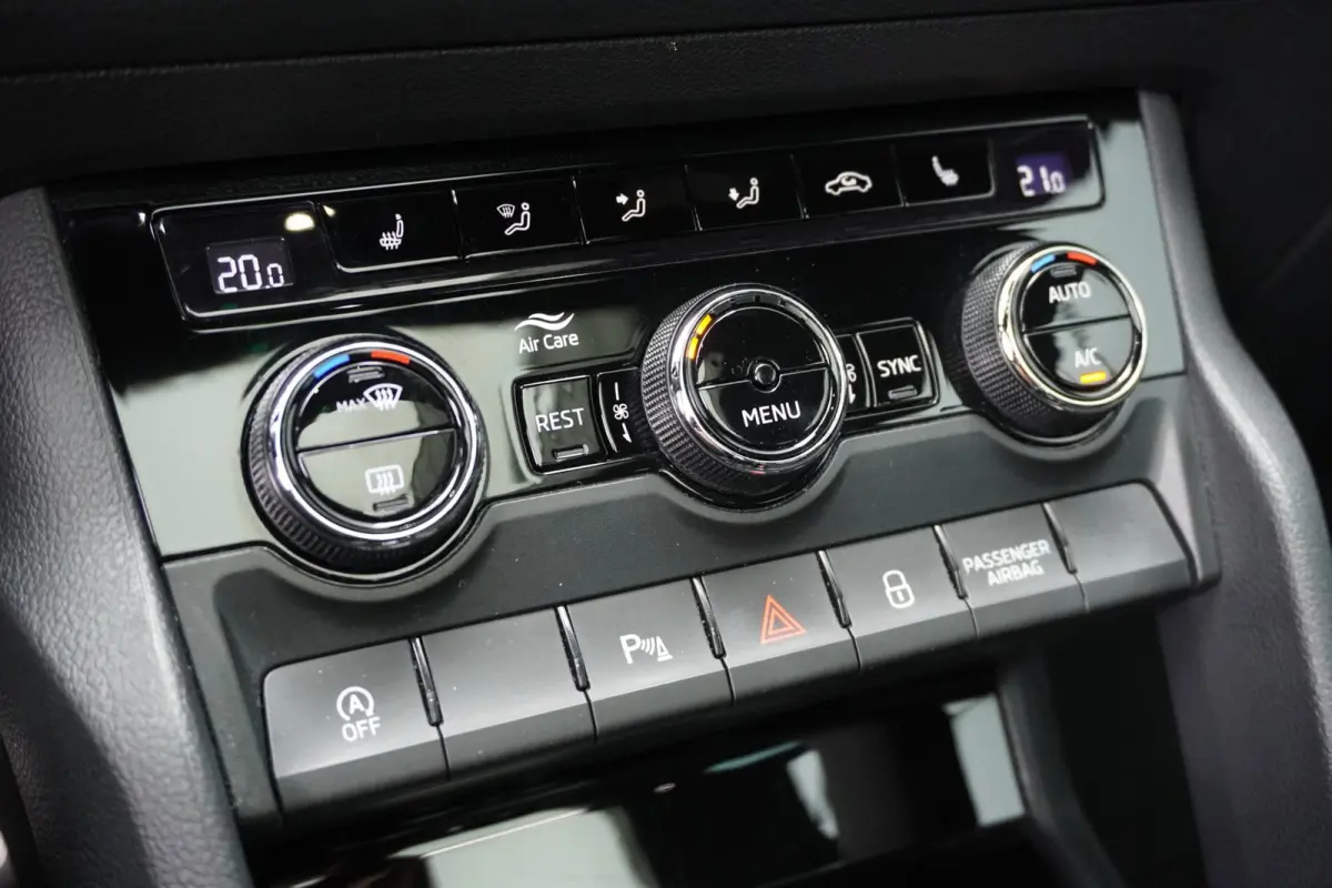 1.5 TSI Sportline Business | Handgeschakeld | Panodak | Carplay | Vol opties | 5p. | Dealerauto | Inruil mogelijk