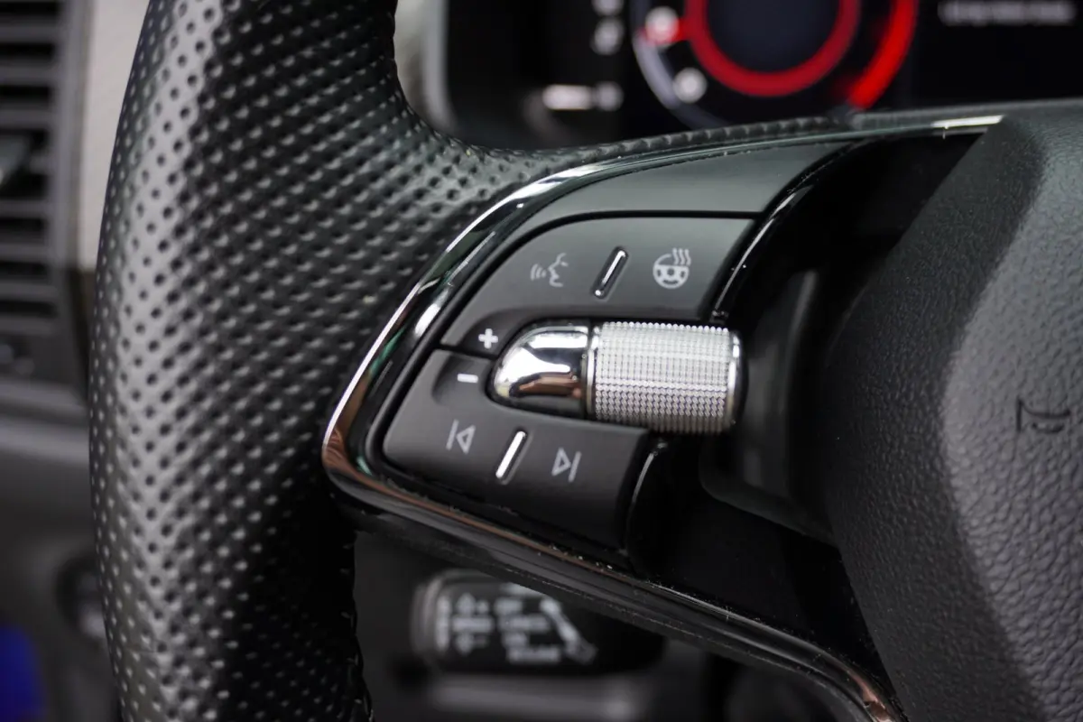 1.5 TSI Sportline Business | Handgeschakeld | Panodak | Carplay | Vol opties | 5p. | Dealerauto | Inruil mogelijk