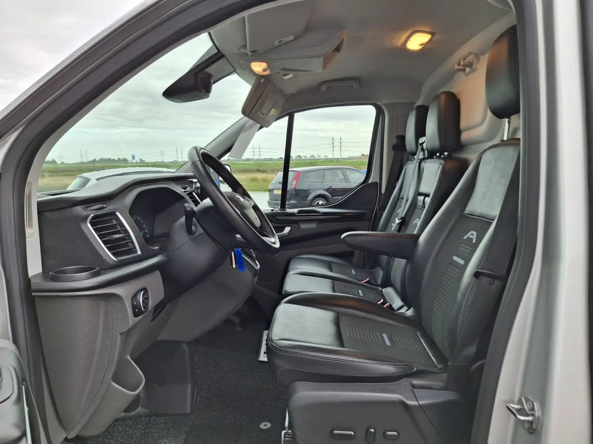 300 2.0 TDCI L2H1 Active | Trekhaak | 17'' LMV | Apple Carplay & Android Auto | Achteruitcamera | Dubbele Schuifdeur |