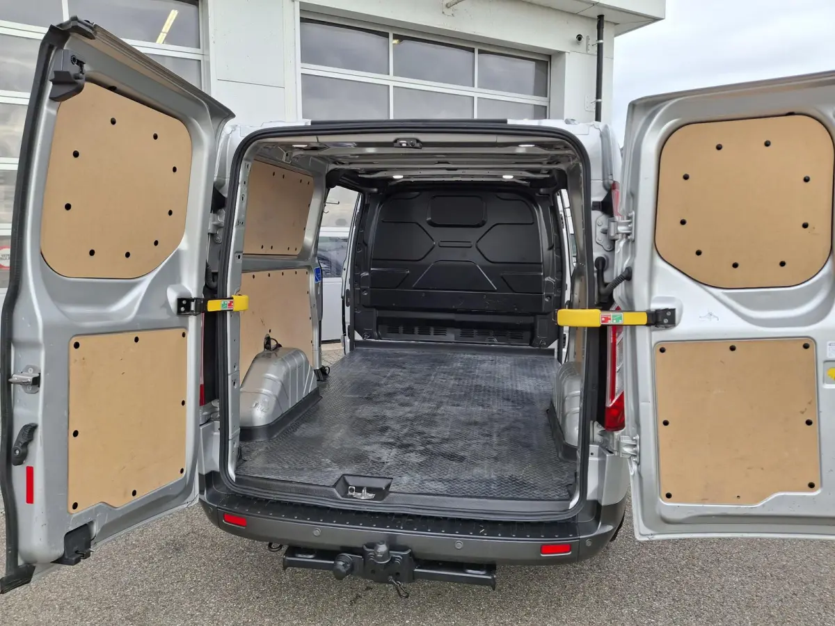 300 2.0 TDCI L2H1 Active | Trekhaak | 17'' LMV | Apple Carplay & Android Auto | Achteruitcamera | Dubbele Schuifdeur |