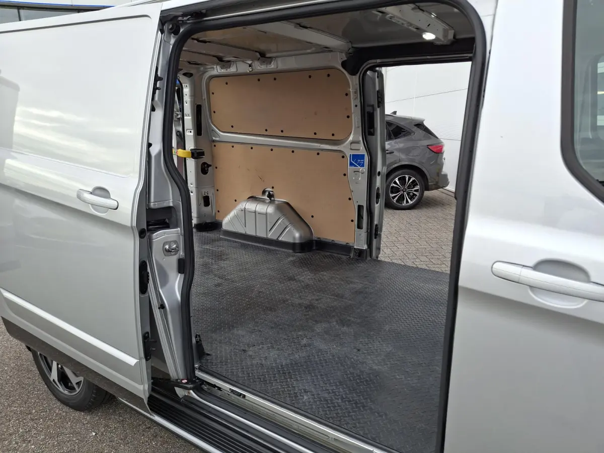 300 2.0 TDCI L2H1 Active | Trekhaak | 17'' LMV | Apple Carplay & Android Auto | Achteruitcamera | Dubbele Schuifdeur |