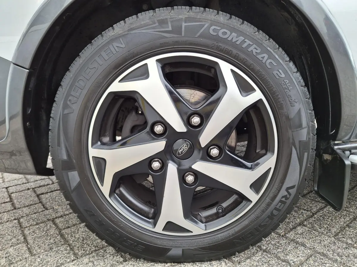 300 2.0 TDCI L2H1 Active | Trekhaak | 17'' LMV | Apple Carplay & Android Auto | Achteruitcamera | Dubbele Schuifdeur |
