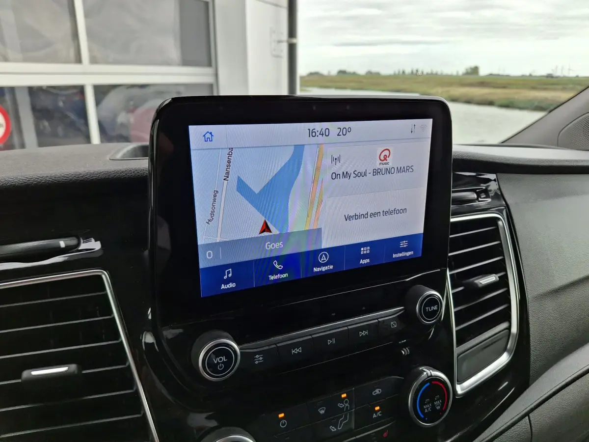 300 2.0 TDCI L2H1 Active | Trekhaak | 17'' LMV | Apple Carplay & Android Auto | Achteruitcamera | Dubbele Schuifdeur |