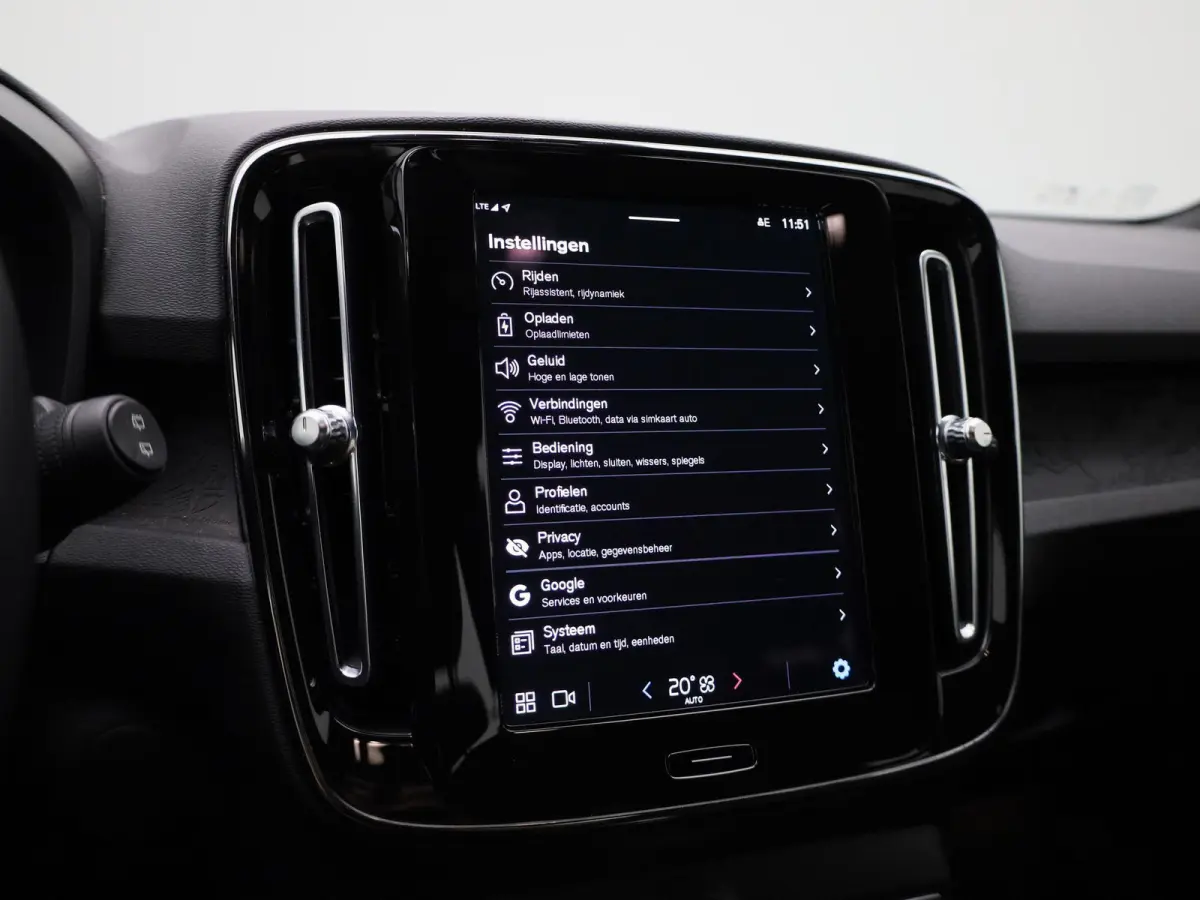 Core | Camera | Navigatie | Climate Control | Apple Carplay/Android Auto |