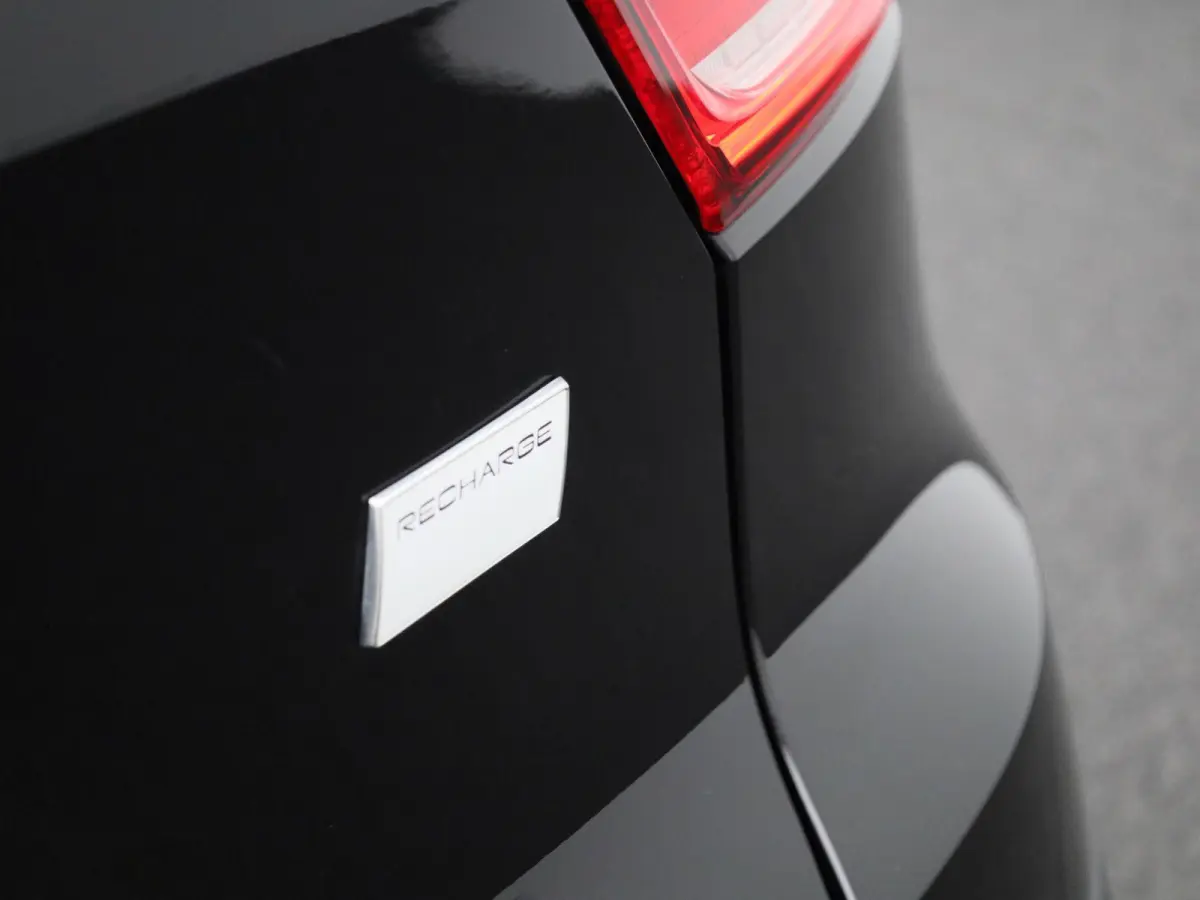 Core | Camera | Navigatie | Climate Control | Apple Carplay/Android Auto |