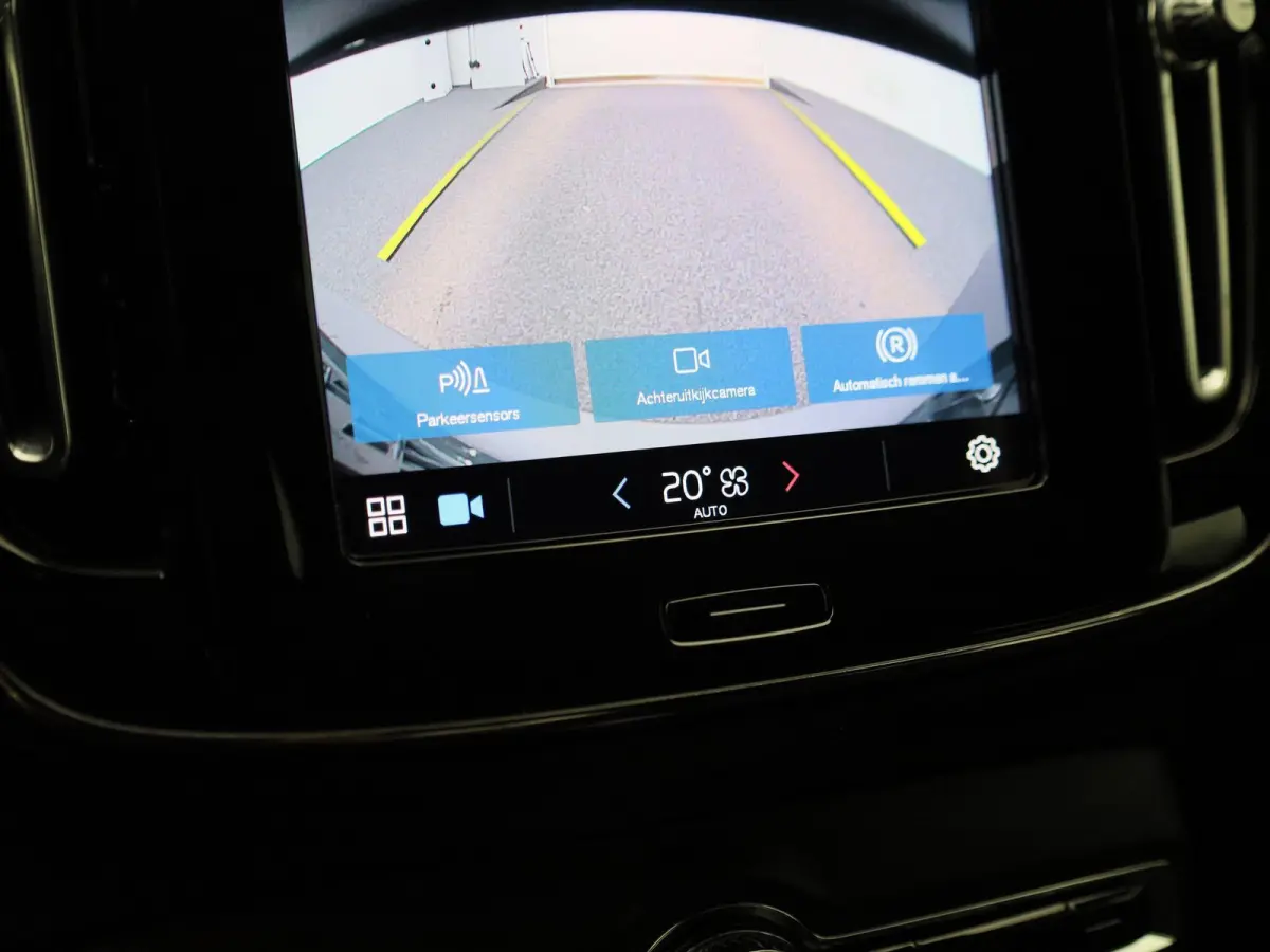 Core | Camera | Navigatie | Climate Control | Apple Carplay/Android Auto |