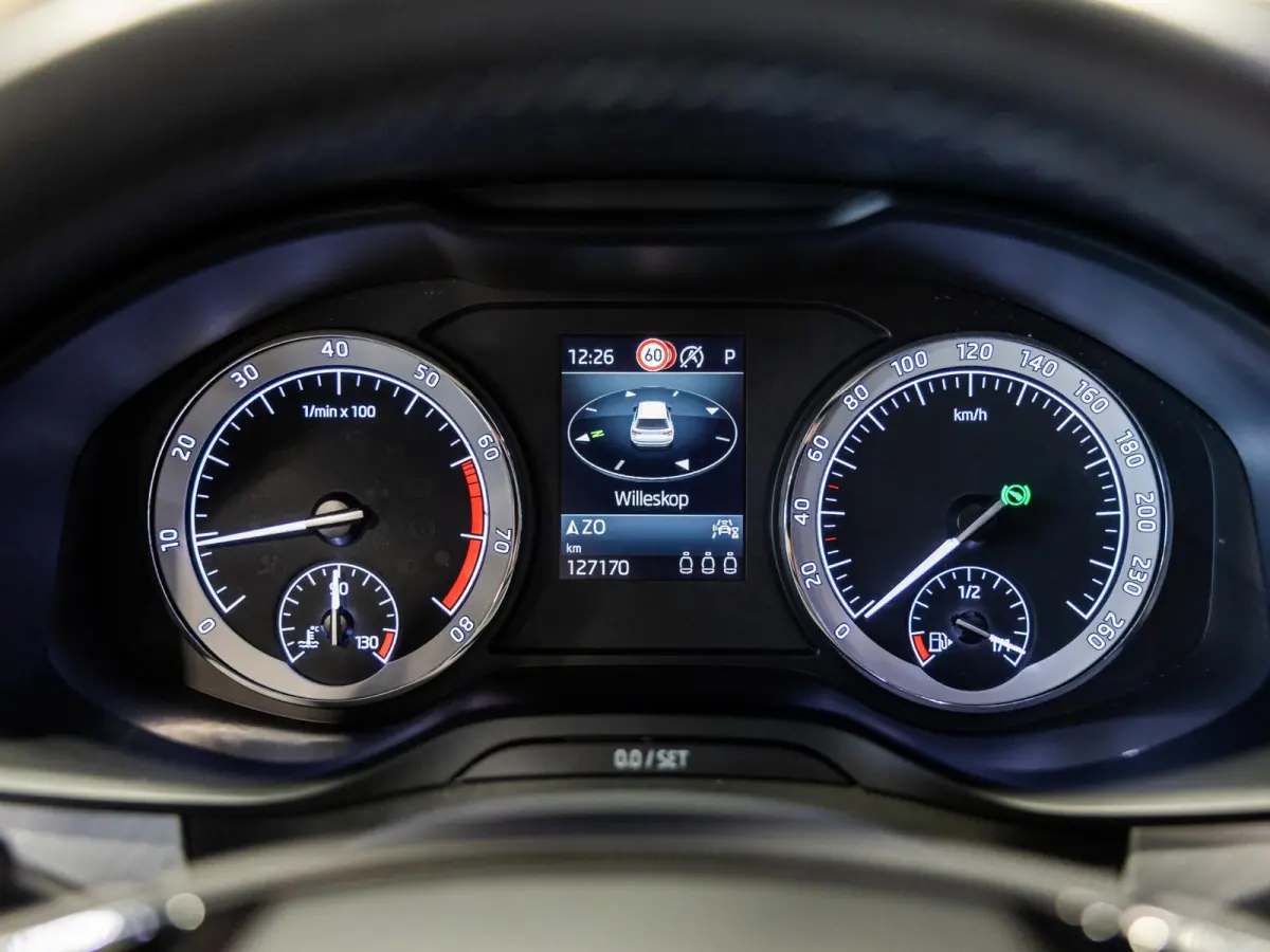 1.5 TSI Business Edition / 150pk / Achteruitrij camera / Dodehoek assistent /