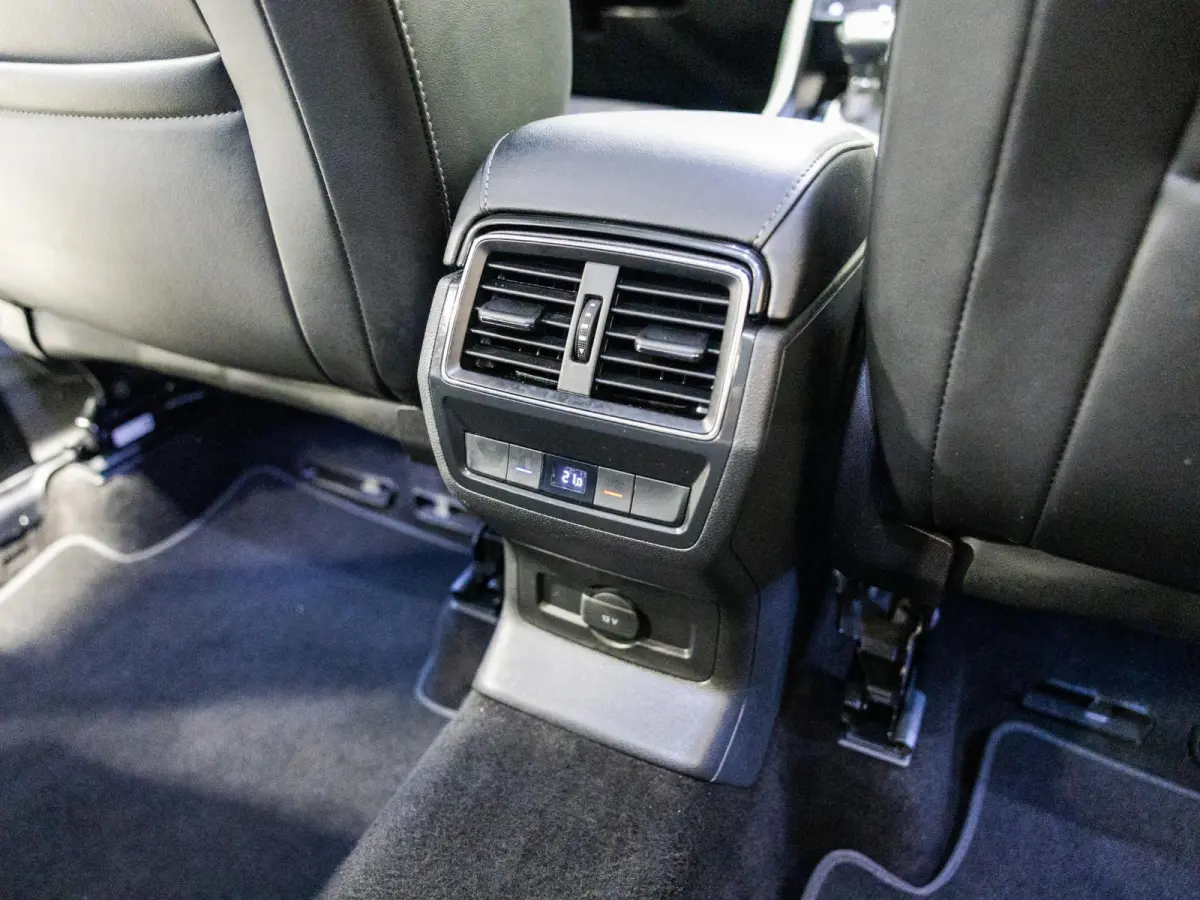 1.5 TSI Business Edition / 150pk / Achteruitrij camera / Dodehoek assistent /