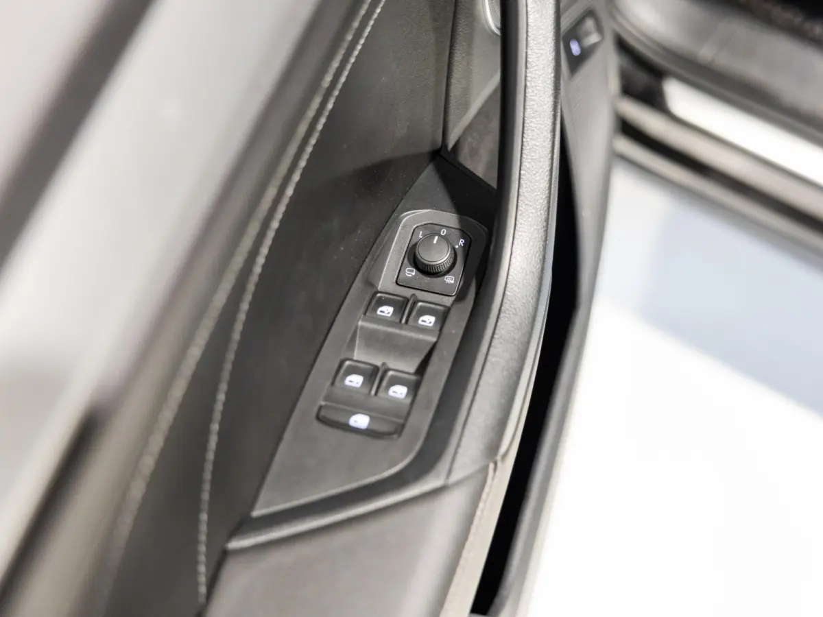 1.5 TSI Business Edition / 150pk / Achteruitrij camera / Dodehoek assistent /