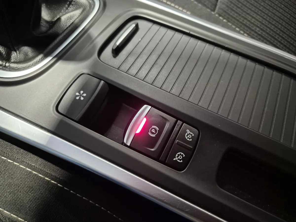 1.3 TCe GT-Line LED | Camera | Carplay-Android | Navi | Cruise