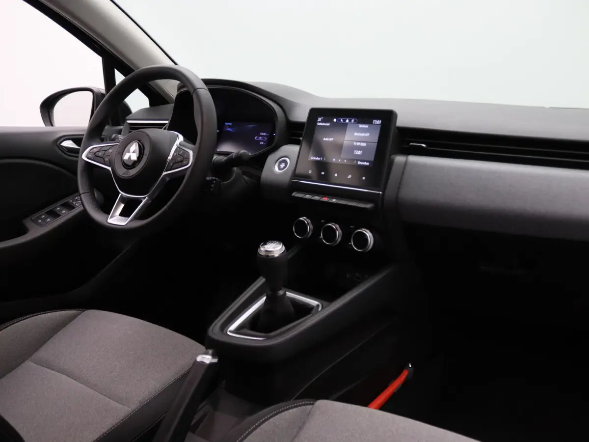 90pk MT Intense Apple Carplay/Android Auto | Climate