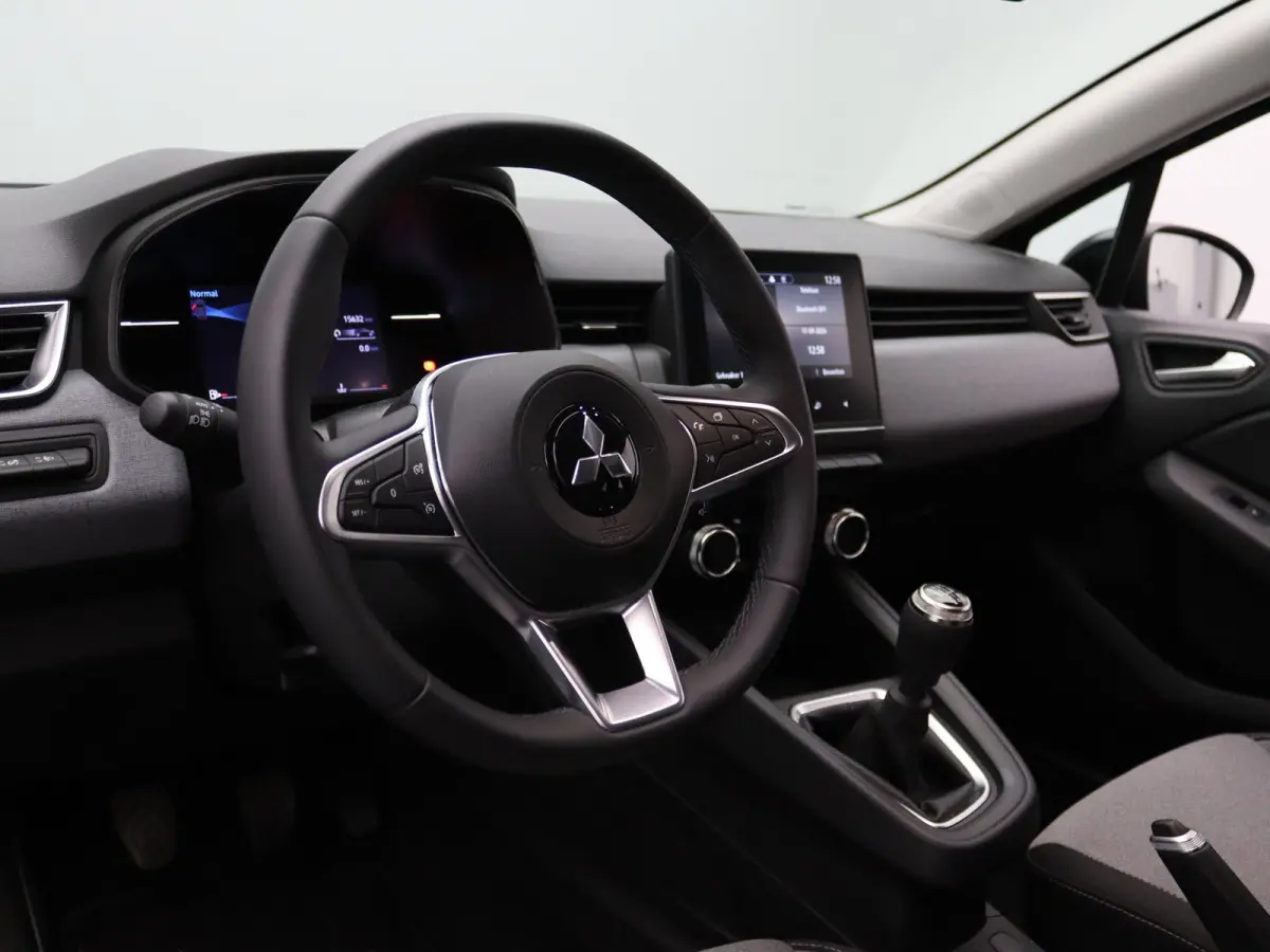 90pk MT Intense Apple Carplay/Android Auto | Climate