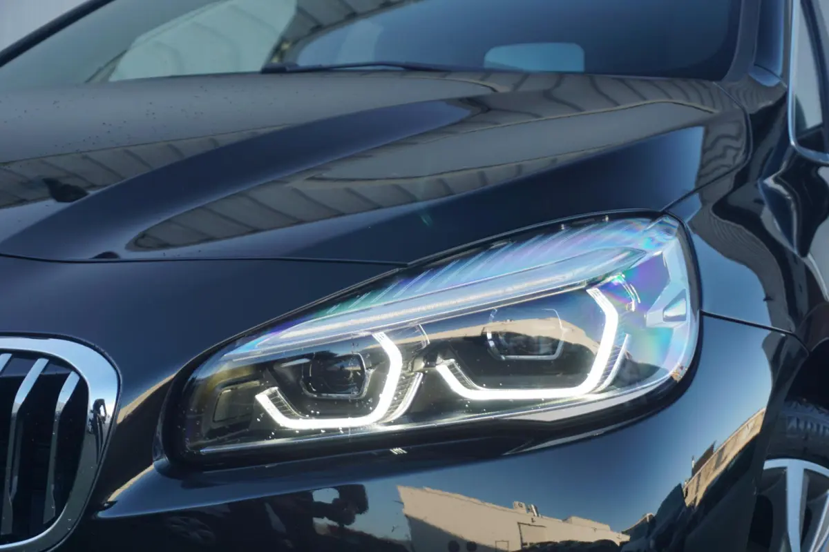 218i | Luxury Line | Panoramadak | Head-Up Display | Verwarmde voorstoelen | Trekhaak