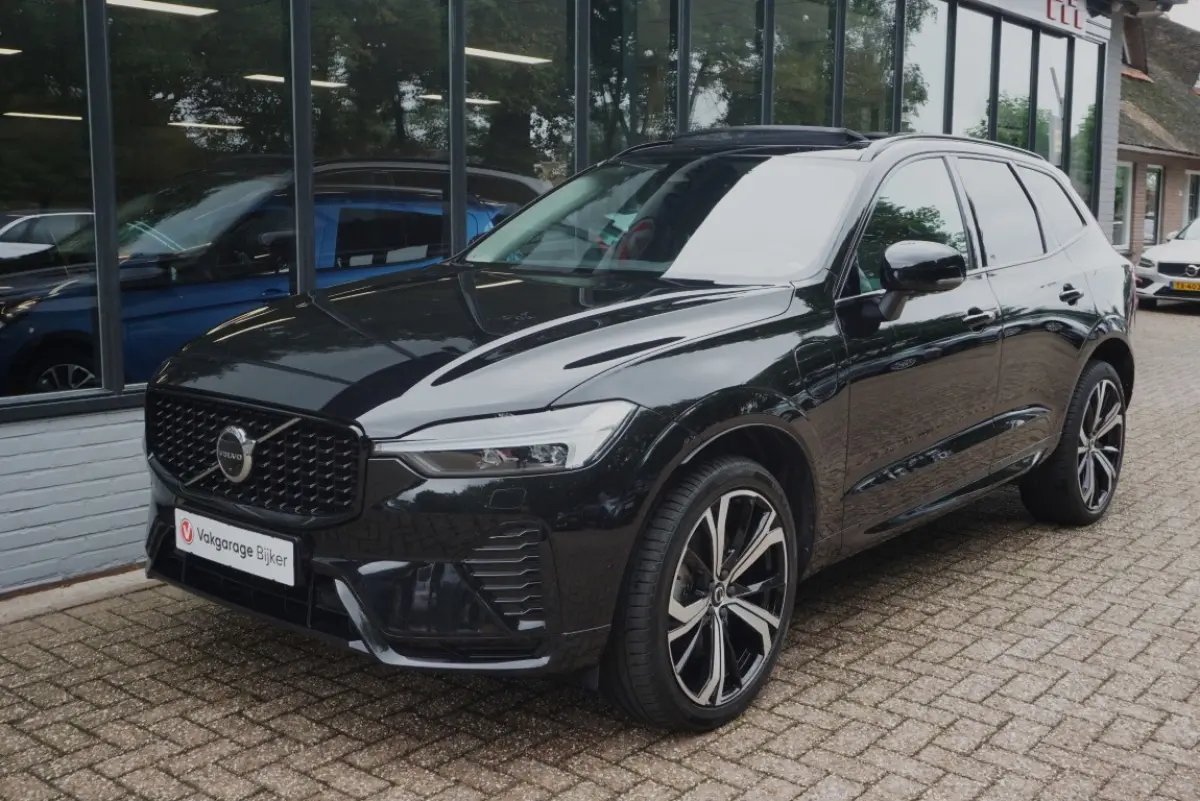 2.0 T8 Plug-in hybrid AWD Ultra Dark